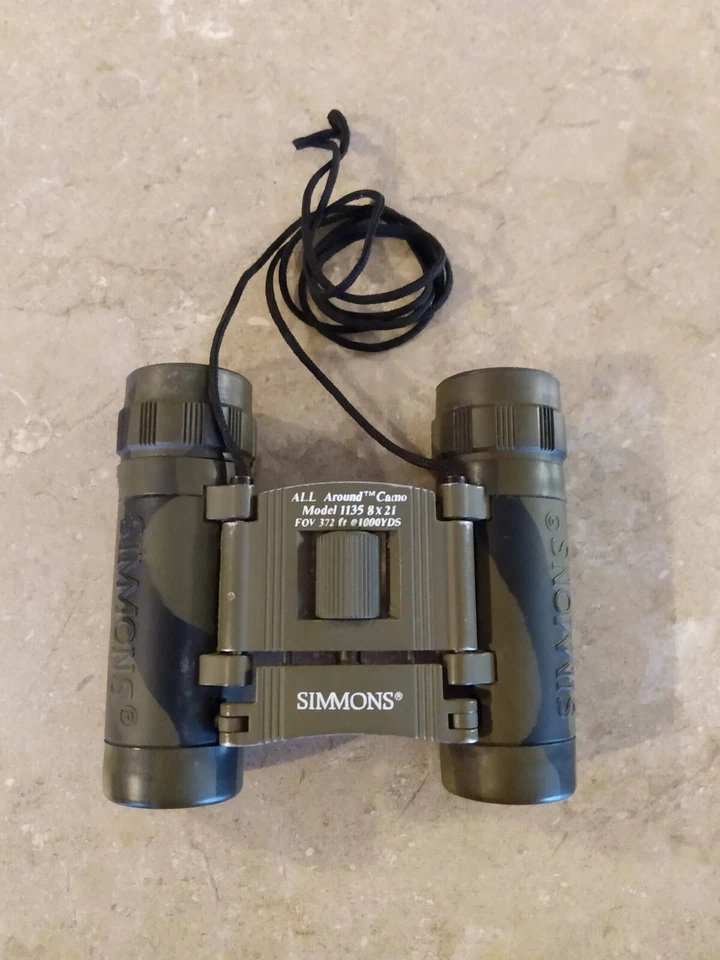 Simmons all around Camo Pocket Binoculars 1135 8x21 FOV 372ft@1000yds - Image 1 of 3