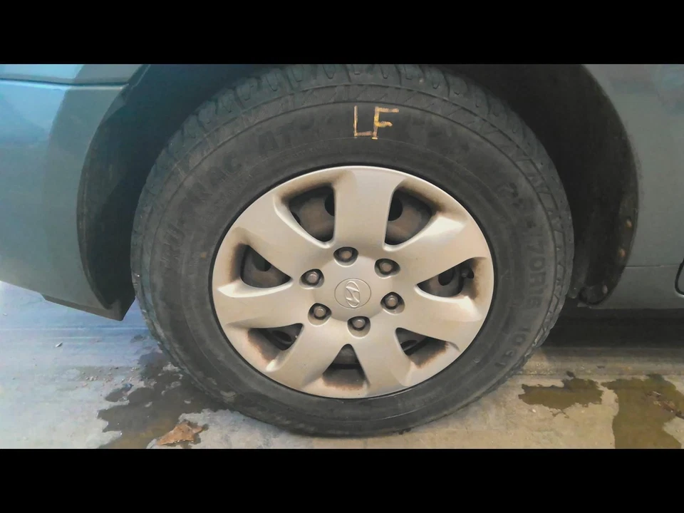 Used Wheel Cover fits: 2008 Hyundai Entourage 16`` Grade B - Image 1 of 4