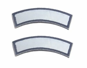 2 Stück POLIZEI FEUERWEHR MILITÄR BIKER MOTORRAD GRAU REFLEKTIEREND KURVE PATCH - Bild 1 von 2