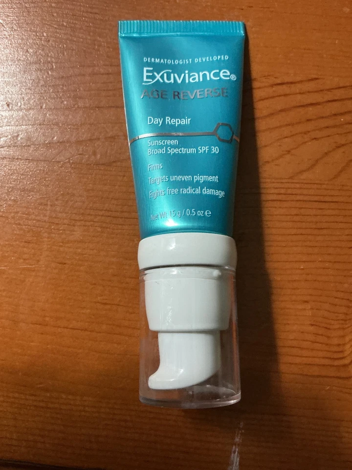 Exuviance edad reverso día reparación .5 oz Foto 1 de 1