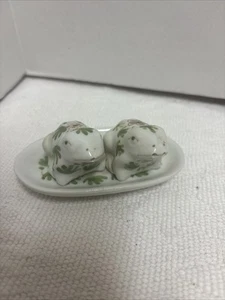 Vintage Frosch Salz & Pfefferstreuer Set auf Lilie Pad Tablett handbemalt - Bild 1 von 6