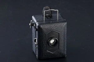 Zeiss Ikon Baby Box - Picture 1 of 4