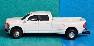 ERTL 2022 Tomy Jeep Wrangler Diecast Model 47169 Car  - 01 - Image 1 of 4