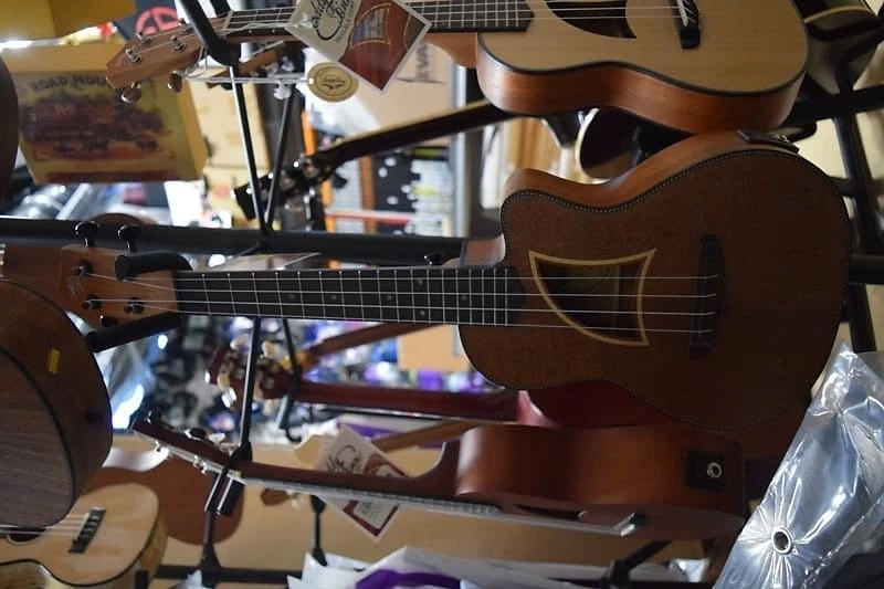 Eddy Finn Ukulele EF-9-CE - Image 1 of 1