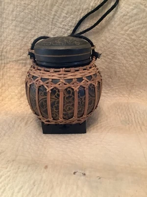 Cesta de semillas de arroz de bambú tejida a mano negra lacada tailandesa birmana vintage pintada Foto 1 de 4