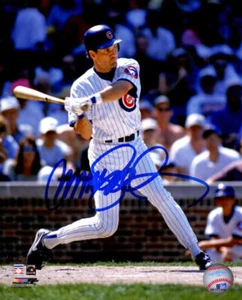 RYNE SANDBERG Signed Chicago CUBS Swinging Action 8x10 Photo - SCHWARTZ - Picture 1 of 1