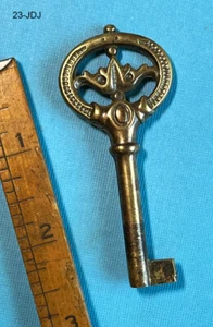 Skelett Fassschlüssel ECHT verzierter Messingbogen - weitere alte seltsame Nachlassschlüssel hier! - Bild 1 von 2