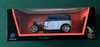 Road Signature  1/18 Scale  1931 Ford Model A Custom Blue / White - Image 1 of 4