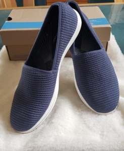 Clarks Cloudsteppers Women’s Canvas Slip Ons Breeze Step Size 8.5 M - Picture 1 of 6