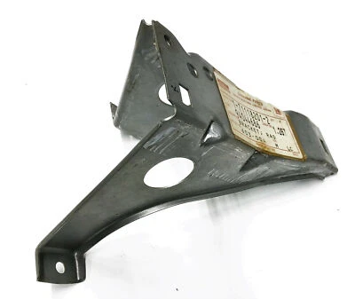 Soporte de parrilla de radiador Isuzu 1711182012 (94044686) NOS Foto 1 de 4