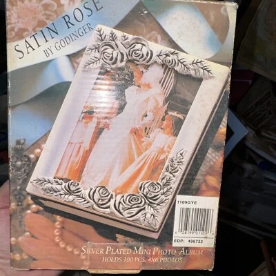 SILVER PLATED SATIN FINISH WEDDING ALBUM FRAME HOLD 4X6 PHOTO ALBUM HOLDS 100 - Image 1 of 4