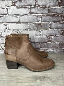 UGG 1098310 BANDARA Brown Leather Block Heel Ankle Booties SAHARA Boots Women 8M - Picture 1 of 24
