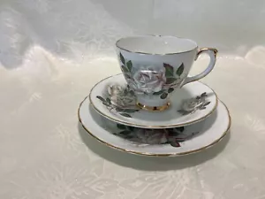 VINTAGE DELPHINE BONE CHINA WHITE ROSES DESIGN TRIO - Picture 1 of 9