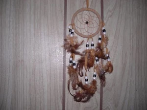 TRAUMFÄNGER mit Federn & Perlen -Wandbehang Deko Ornament--NEU - Bild 1 von 5