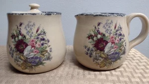 Haus und Garten Party Blumen, Sahnekännchen, Zuckerdose und Deckel, 2003, USA, EXUC - Bild 1 von 6