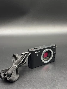 NIKON 1 J1 Camera - Picture 1 of 4