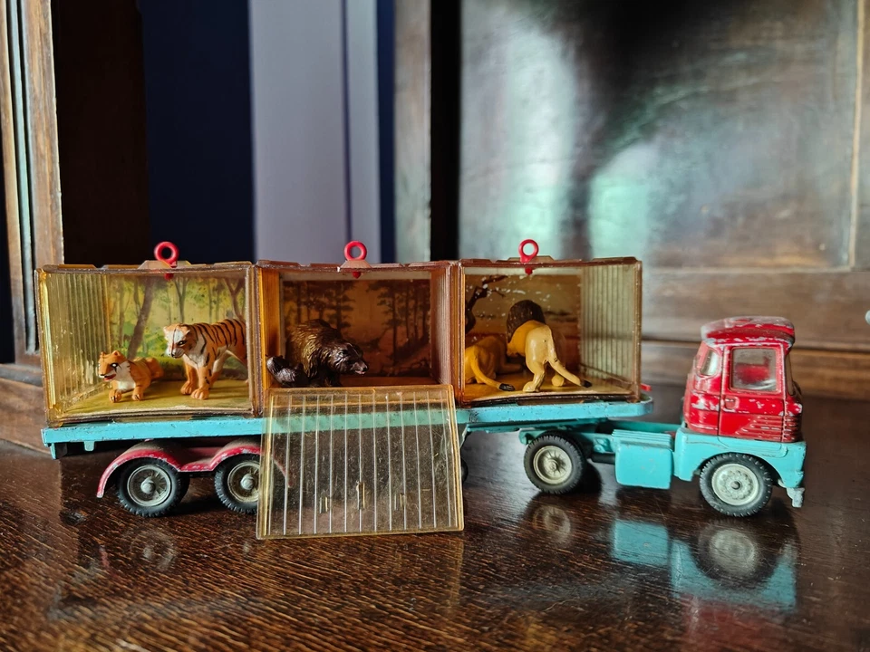 Corgi  Major Toys Scammel Copperfields  Circus Menagerie Vintage Car  - Immagine 1 di 1