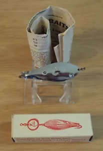 VINTAGE ANGELKÖDER ~ "L YATES BAITS" ~ massiv NICKEL Silber ~ BOX mit Einsatz BROSCHÜRE - Bild 1 von 12