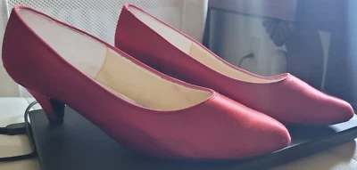 Women's Peacock's High Heel Shoes Red 11B Fancy Work Church Wedding U.S.A. Made - Image 1 of 4