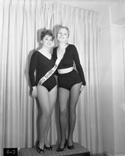 KF99-342 VTG 59' BRIGETTE ROHLAND SALLY SARELL 'MISS SHAPE UP' ORIG 4X5 NEGATIVE