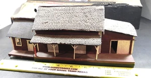 HO BUILDING MAGAZZINO FIENILE IN LEGNO (TUTTO IN LEGNO) - Foto 1 di 7