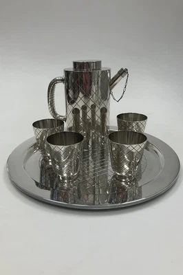 Coctelera Georg Jensen Plata de Ley, Bandeja y Tazas No. 819 Foto 1 de 4