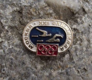 1980 Moscow Russian Summer Olympic Games Swimming Pool Crawl Event Pin Badge - Picture 1 of 2