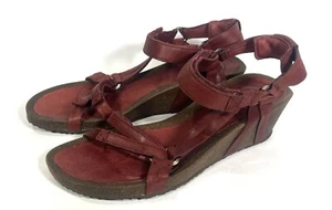 Teva Ysidro Red Universal Wedge Heel Strappy Sandals Size 9.5 - Picture 1 of 20