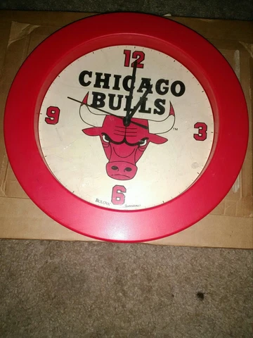 Vintage 1992 NBA Chicago Bulls Round Red Wall Clock Bulova Sportstime Working Cover