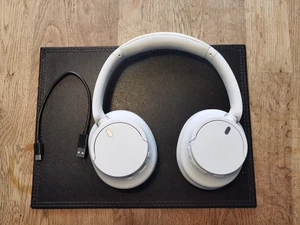Sony WH-CH720N Wireless Noise Cancelling OverEar Headphones In White 29071 - Picture 1 of 6