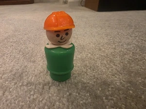 Fisher Price Little People Whoops Papà Operaio Edile Verde con Cappello Rosso... - Foto 1 di 2