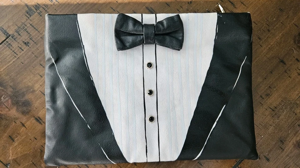 Bolso sin asas de cuero novedad esmoquin Kate Spade campanas boda Foto 1 de 4