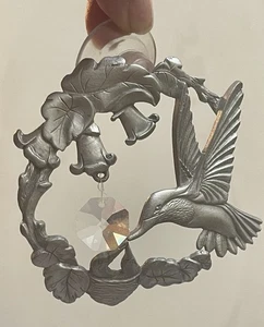 Colibrí de peltre decoración de ventana adorno con nido vid flor cristal acento - Imagen 1 de 5