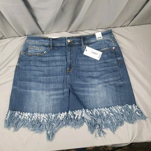 NWT Judy Blue Denim Shorts 3XL Mid Rise Long Fray Hem Stretch 37 x 4.5 - Picture 1 of 8