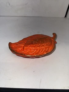 Plato de hoja de cerámica naranja EE. UU., maceta con forma de hoja, marcado 2220 B EE. UU. con tapa - Imagen 1 de 6