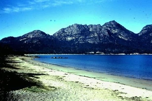 VINTAGE 1969 TASMANIA-COLES BAY FAMILY HOLIDAY 35MM COLOUR SLIDES X 11(A) - Picture 1 of 11