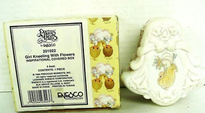 1996 PRECIOUS MOMENTS GLOCKENFÖRMIGE SCHMUCKSCHATULLE LIEBT MICH PORZELLAN 3 3/4" T & W - Bild 1 von 5