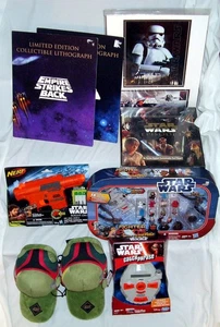 Star Wars Konvolut 8 Artikel Lithographien Spiele Hausschuhe Nerf Stempelset Boba Fett + - Bild 1 von 5