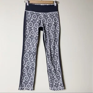 LULULEMON grey floral print cropped leggings size 6 GUC - Picture 1 of 5