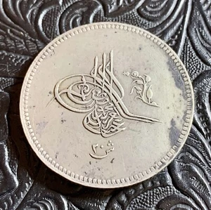 EGITTO, OTTOMANO AH1277- 1 O 1860 ARGENTO 20 QIRSH. S ABDUL-AZIZ. EF. V RARO. - Foto 1 di 2