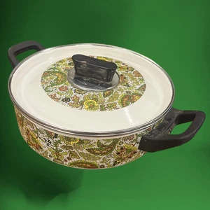 Vintage 70’s Enameled Cast Iron Covered Pot/ Baking 9" Diameter Granny Cottage - Picture 1 of 14