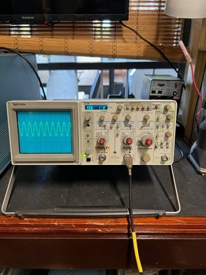 Osciloscopio Tektronix 2236 - 100 Mhz con contador, temporizador y multímetro "RESTAURADO" Foto 1 de 4
