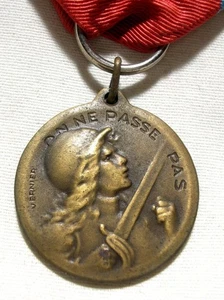 WW1 FRANCE MEDAILLE MEDAL Verdun On Ne Passe Pas 1916 Vernier - Picture 1 of 6