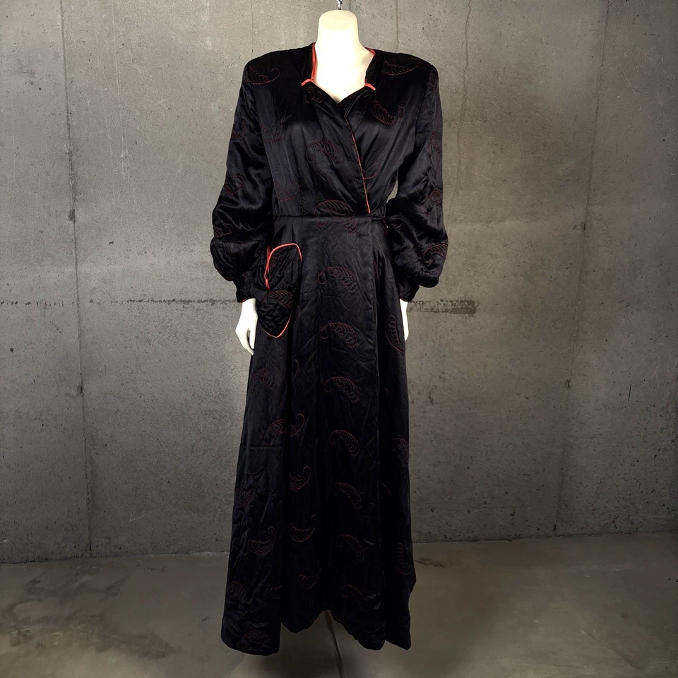 VTG Paulette Original of Chicago Hollywood Quilted Satin Robe 40's - Image 1 of 4