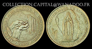 Schwerer Touristenchip. Trinken an der Quelle. 2002. Ref: 65LOU4/02. - Bild 1 von 1