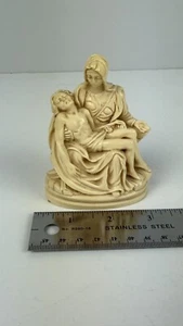 Scultura vintage G. Ruggeri finto marmo PIETA GESÙ E VERGINE MARIA Made in Italy - Foto 1 di 5