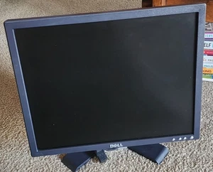 Dell E196FPf 19" LCD Monitor With Power Cord - Picture 1 of 4