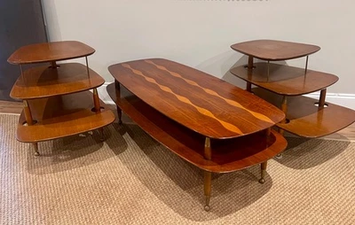 ATÓMICA ITALIANA 3 PIEZAS MEDIADOS DE SIGLO MODERNAS MESAS DE CÓCTEL Y ESCALONES CON INCRUSTACIONES DE NOGAL Foto 1 de 4