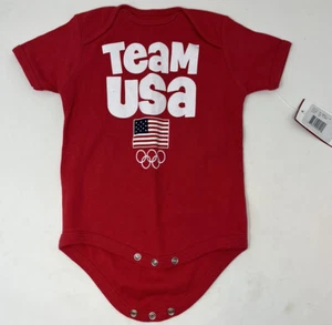Neu mit Etikett Team USA Olympia Body Anzug Größe 12 Monate Baby Kleinkind rot Junge Mädchen Flagge  - Bild 1 von 5