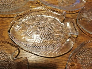 6 Retro Arcoroc France Fish Plates Pressed Clear Glass 'Poisson' Pattern 26.5cm - Picture 1 of 10